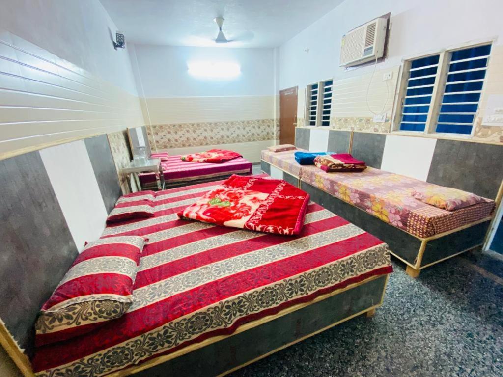 Hotel Hari Ganga - Harkipauri Road ハリドワール エクステリア 写真