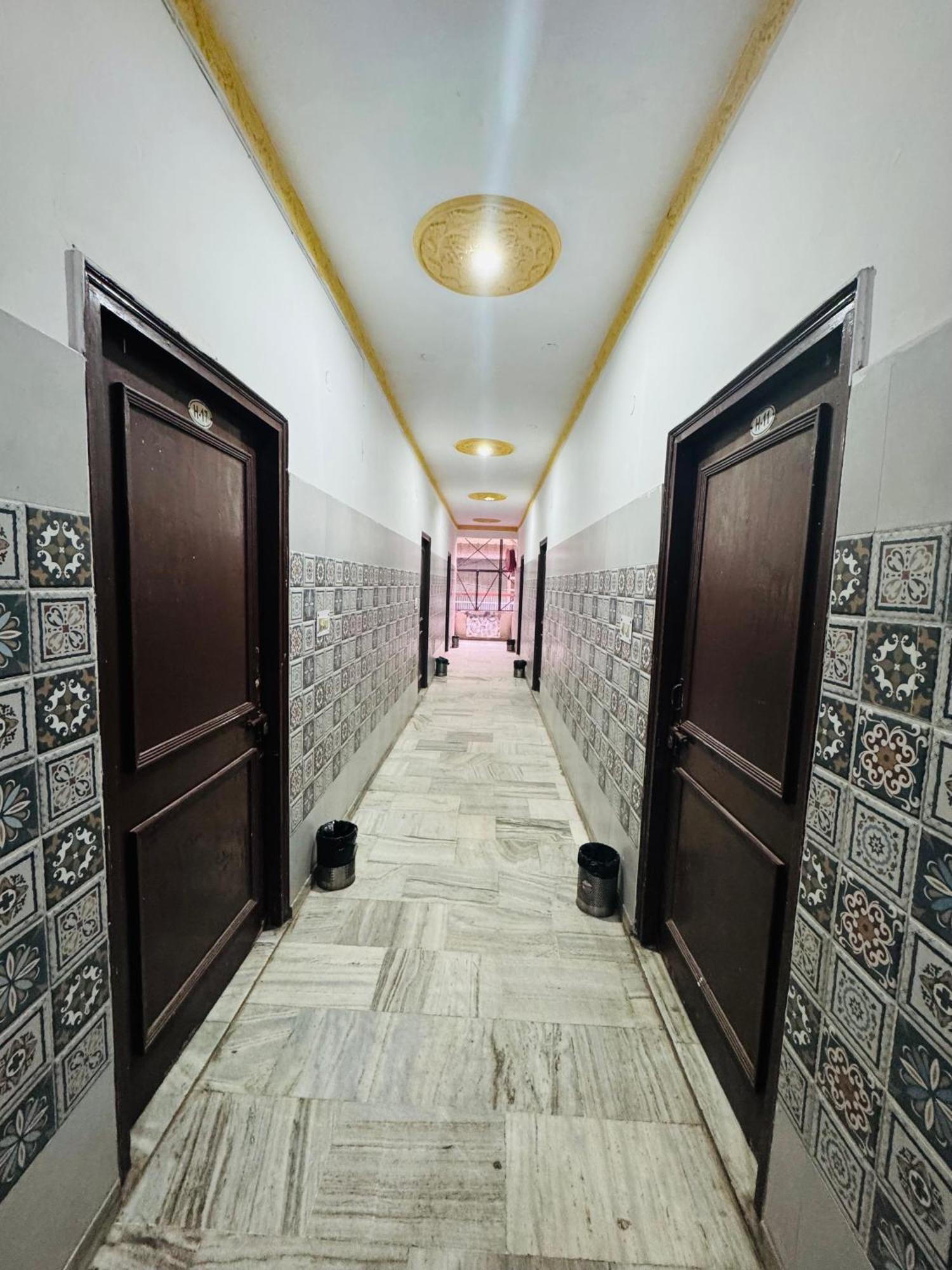 Hotel Hari Ganga - Harkipauri Road ハリドワール エクステリア 写真